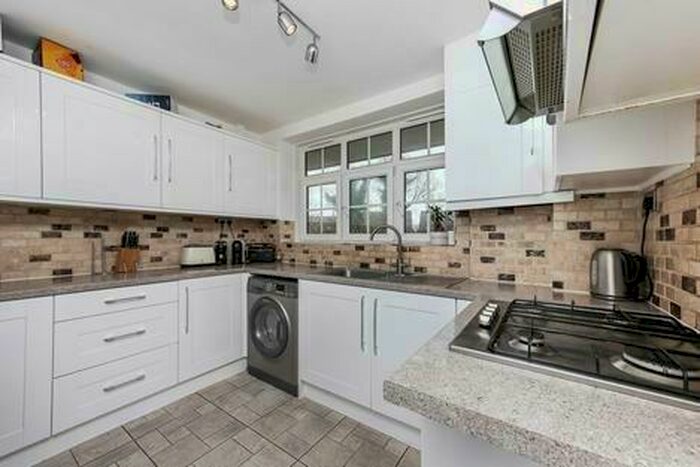 3 Bedroom Flat To Rent In East Dulwich Estate, London, SE22