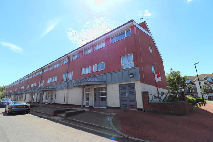 2 Bedroom Flat To Rent In Arklecrag, Albany, Washington, NE37