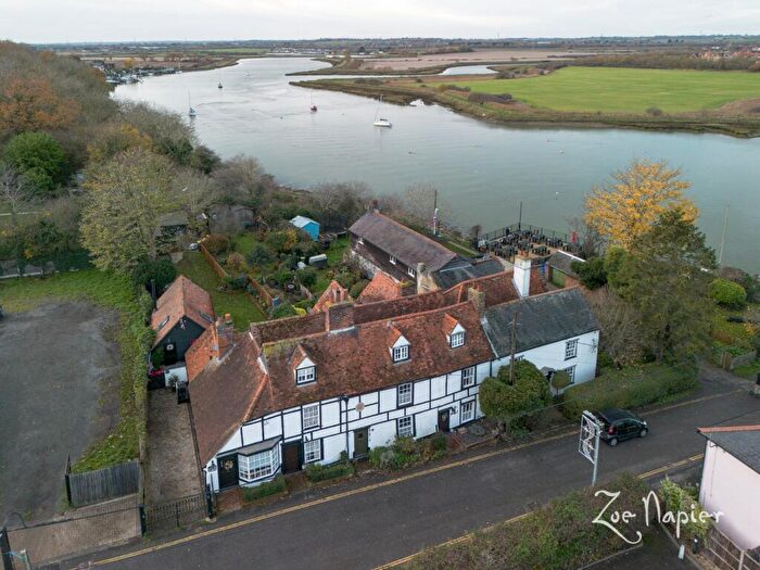 2 Bedroom Cottage For Sale In Hullbridge, SS5