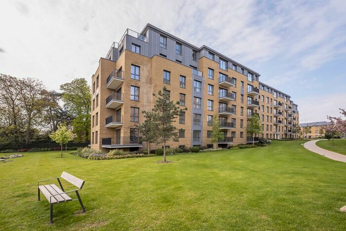 1 Bedroom Flat To Rent In Pinewood Gardens, Teddington, TW11