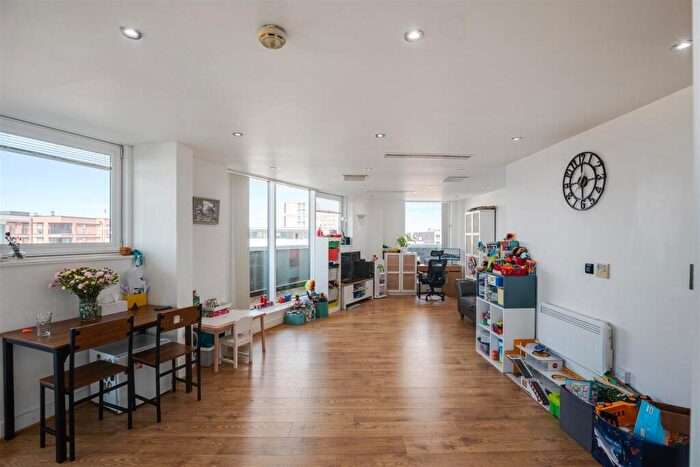 2 Bedroom Apartment For Sale In The Galley, Beckton, E16