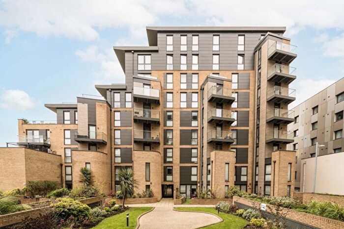 3 Bedroom Flat For Sale In Baltic Avenue, Brentford, TW8