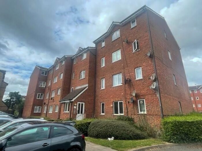 Studio To Rent In Chaffinch Close, Edmonton, London, N9