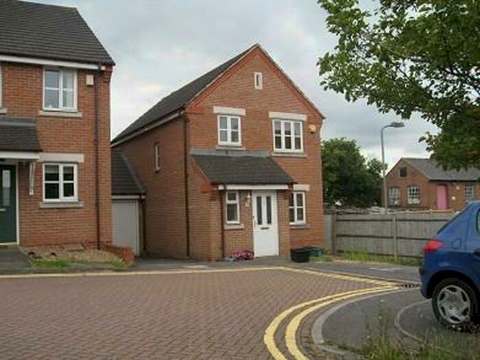 3 Bedroom Link Detached House To Rent In Turners Walk, Chesham, HP5