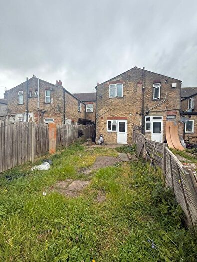 2 Bedroom Maisonette To Rent In Victoria Road, Southall, UB2