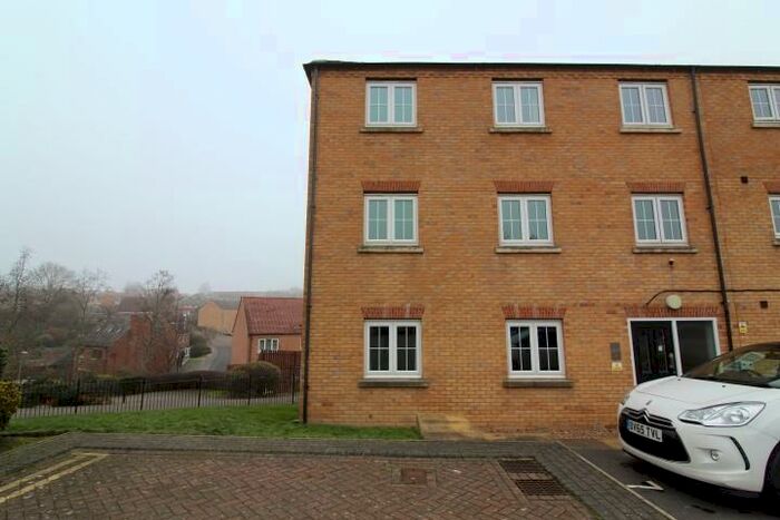 2 Bedroom Flat To Rent In Broadlands View, Pudsey, LS28