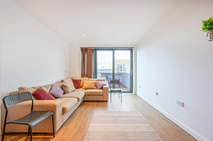 2 Bedroom Flat For Sale In Graciosa Court, Harford Street, Stepney, London, E1