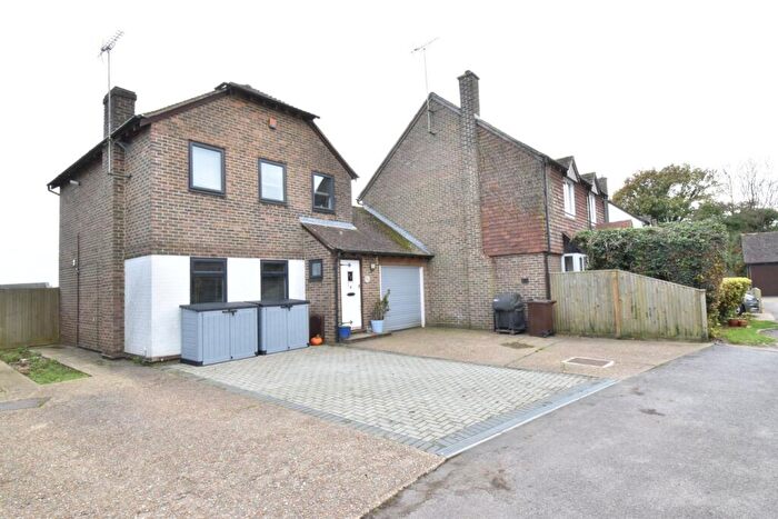 3 Bedroom Link Detached House For Sale In Mill Close, Lenham, Maidstone, ME17