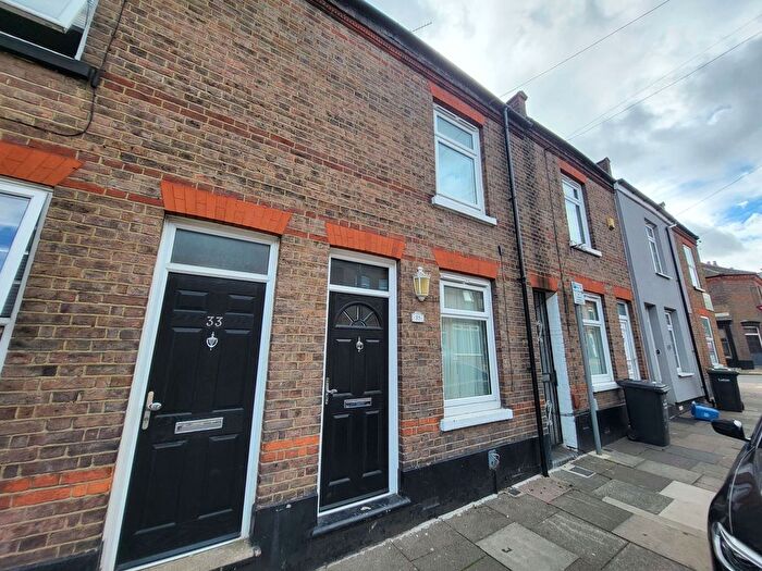 2 Bedroom Terraced House To Rent In Cambridge Street, LU1