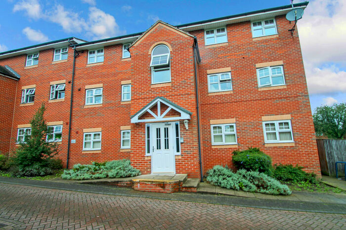 2 Bedroom Flat To Rent In Stonebridge Court, Leeds, LS12