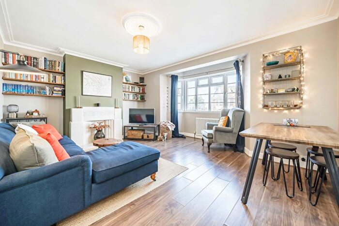 4 Bedroom Flat For Sale In Streatham High Road, Streatham, SW16