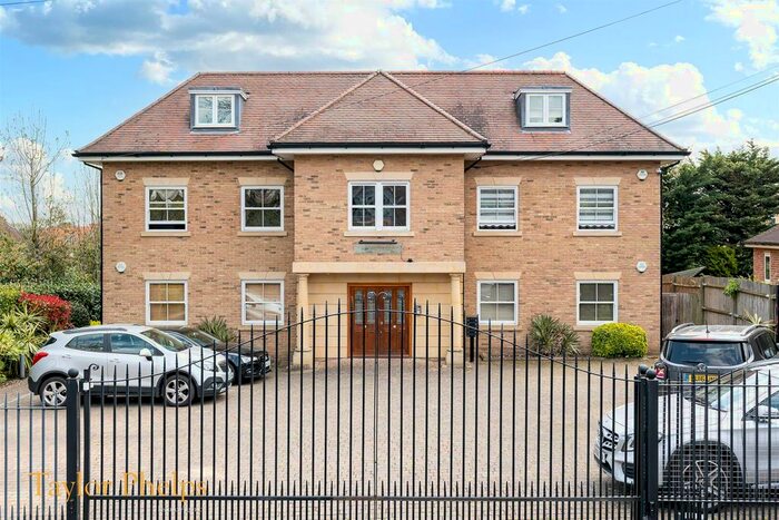 2 Bedroom Flat To Rent In High View Court, Burton Lane, Goffs Oak, EN7