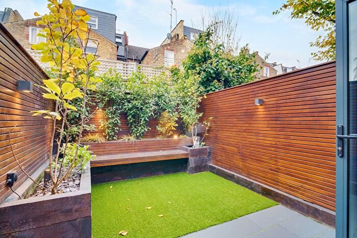 2 Bedroom Flat To Rent In Broughton Road, London, SW6