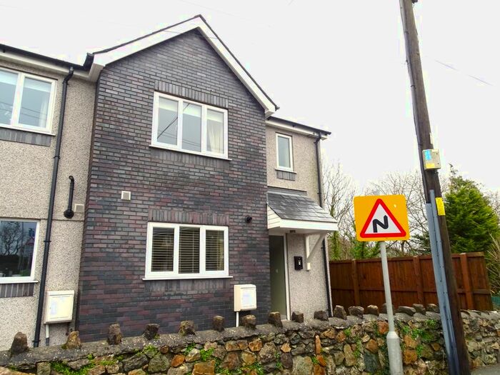 3 Bedroom Semi-Detached House To Rent In Rhesdai'r Ysgol, Penrallt, Llangefni, Ynys Mon LL77