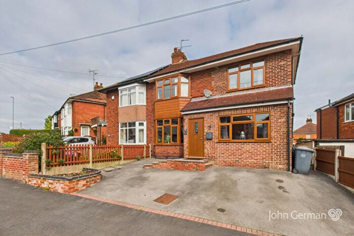 3 Bedroom Semi-Detached House For Sale In Westlands Road, Uttoxeter, ST14
