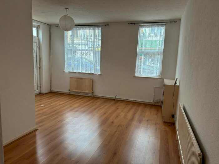 1 Bedroom Flat To Rent In Prospect Place, Grays, RM17