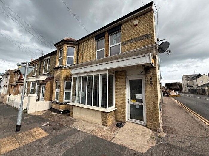 3 Bedroom Flat To Rent In Shakespeare Road, Gillingham, ME7