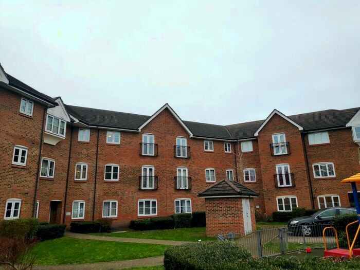 2 Bedroom Apartment To Rent In Rydons Way, Redhill, RH1