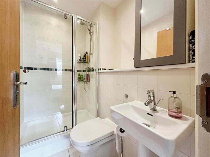 2 Bedroom Apartment For Sale In Trent Place, Warwick, CV34
