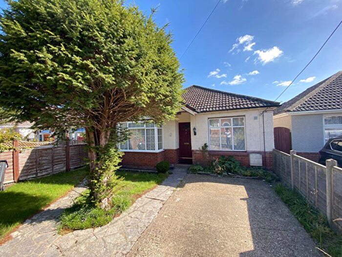 2 Bedroom Detached Bungalow To Rent In Hedge End, Southampton, SO30