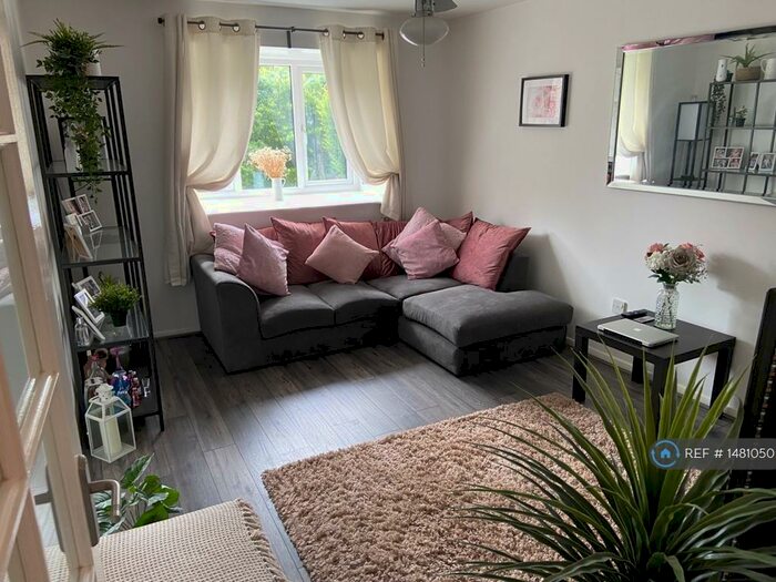 1 Bedroom Flat To Rent In Duncombe Court, Purfleet, RM19