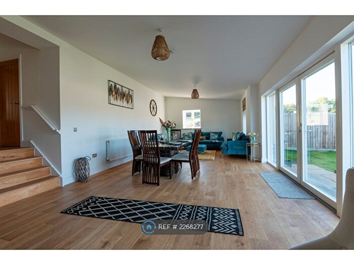 4 Bedroom Detached House To Rent In Fernhill Court, Almondsbury, Bristol, BS32