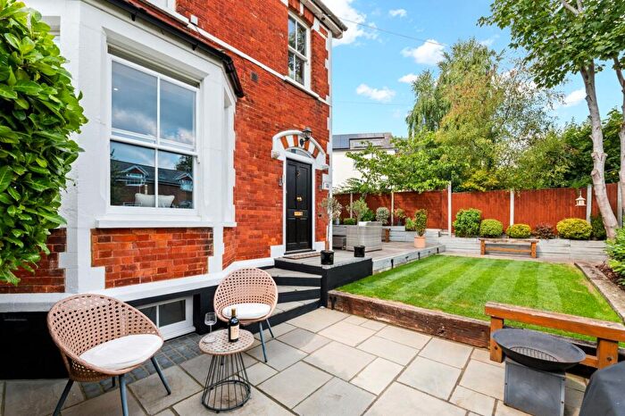 2 Bedroom Flat For Sale In Earlswood Road, Redhill, RH1