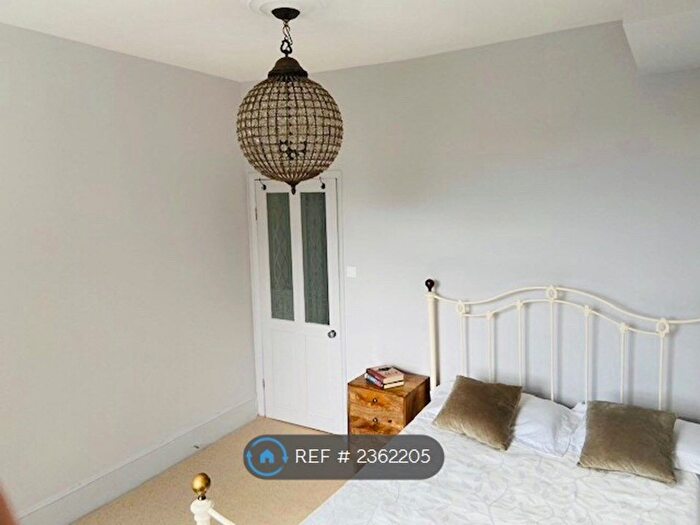 1 Bedroom Flat To Rent In Woodhurst Road, Acton, W3