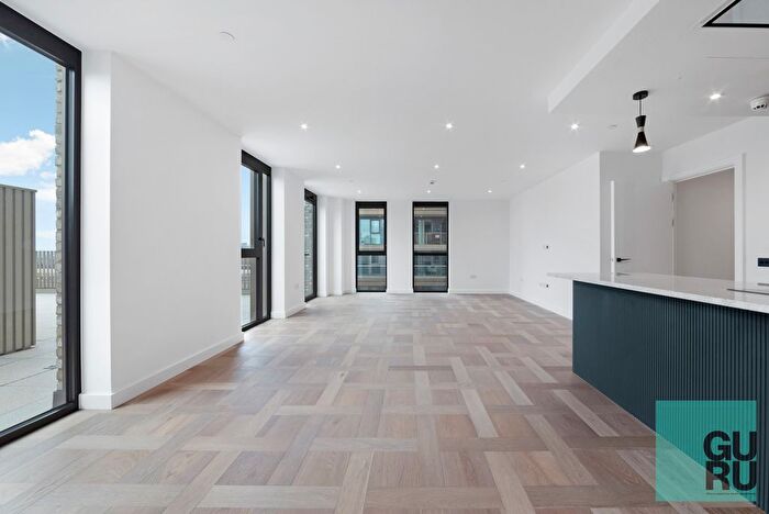 3 Bedroom Flat To Rent In Merino Gardens, London, E1W