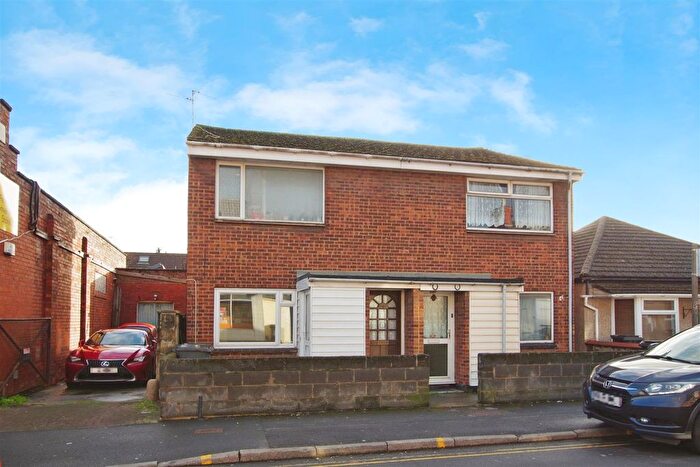 1 Bedroom Maisonette For Sale In Ferndale Rd, Swindon, SN2