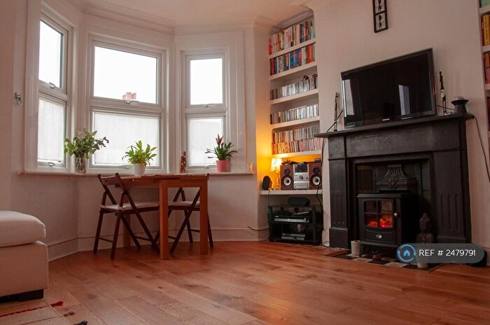 2 Bedroom Flat To Rent In Ambleside Road, London, NW10