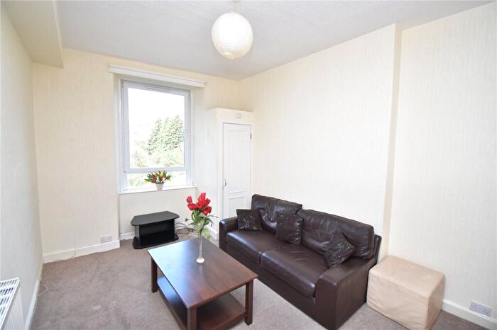 1 Bedroom Flat To Rent In Caledonian Crescent, Dalry, Edinburgh, EH11