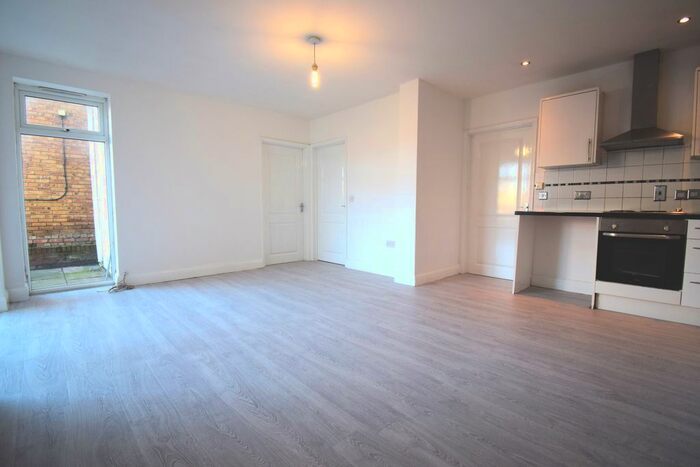 2 Bedroom Flat To Rent In Rayleigh Road, Eastwood, Leigh-On-Sea SS9