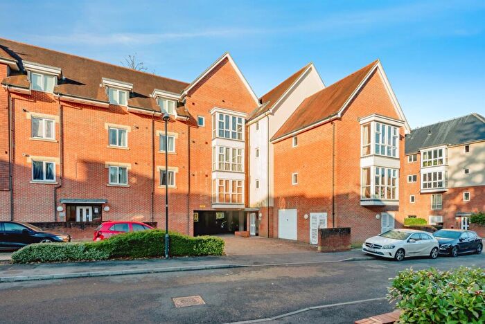 2 Bedroom Apartment For Sale In Stone Court, Crawley, RH10