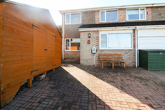 4 Bedroom Semi-Detached House For Sale In Arden Close, Simmondley, SK13