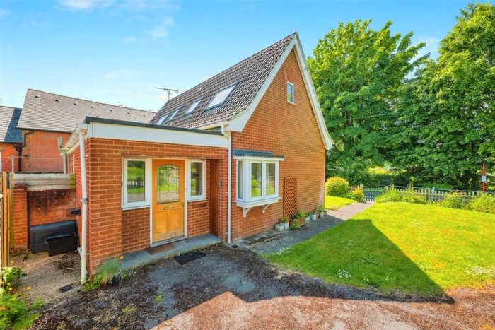 3 Bedroom Detached House For Sale In Furlong Way, Shrewton, Salisbury, SP3