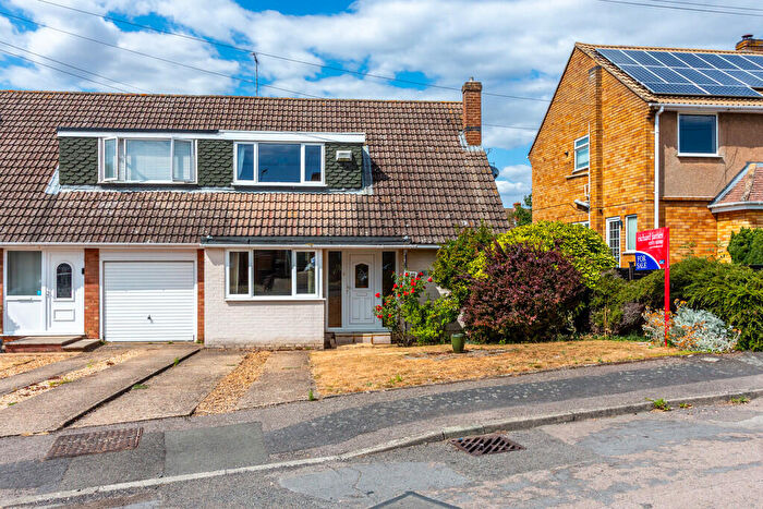 3 Bedroom Semi-Detached House For Sale In Meadow Walk, Higham Ferrers, NN10