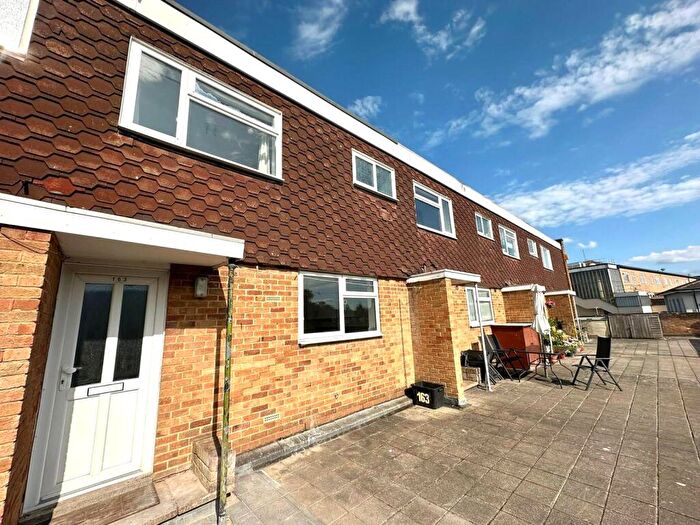 3 Bedroom Maisonette To Rent In Crockhamwell Road, Woodley, Reading, Berkshire, RG5