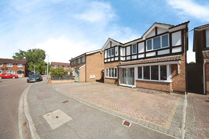 4 Bedroom Detached House For Sale In Milton Way, Houghton Regis, Dunstable, LU5