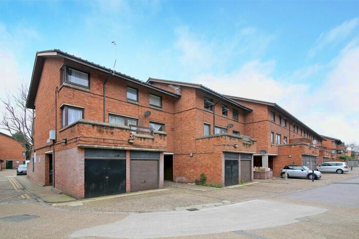 1 Bedroom Flat To Rent In Mary Datchelor Close, London, SE5