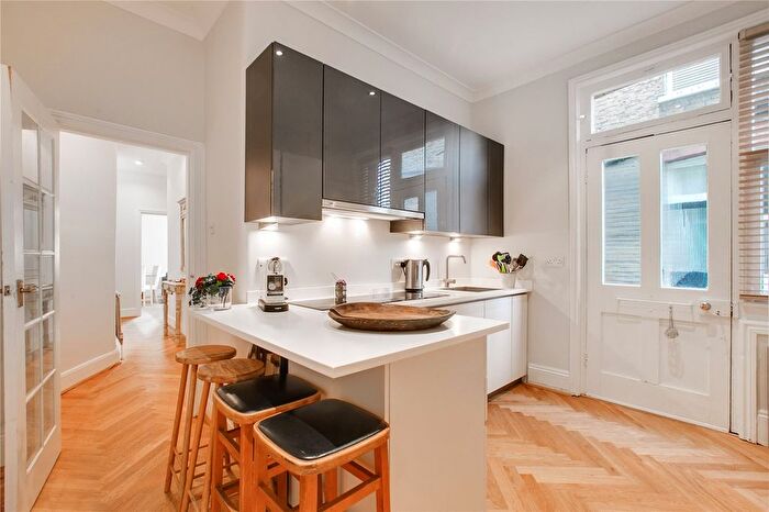 2 Bedroom Flat To Rent In Bishops Mansions, Bishops Park Road, SW6