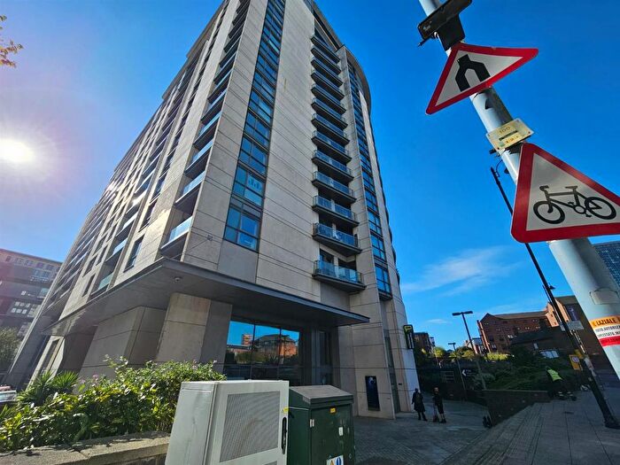 1 Bedroom Flat To Rent In Centenary Plaza, Holliday Street, Birmingham, B1