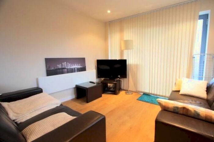 2 Bedroom Flat To Rent In Agate Close, Willesden, NW10