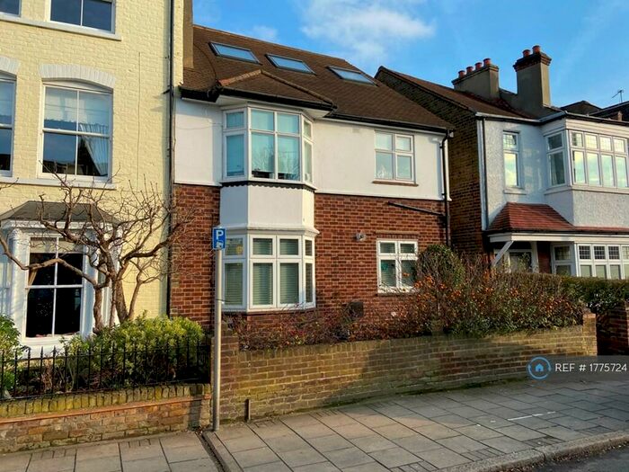 2 Bedroom Flat To Rent In Barnes, London, SW13