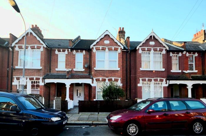 2 Bedroom Flat To Rent In Ormiston Grove, Shepherd's Bush, London, W12