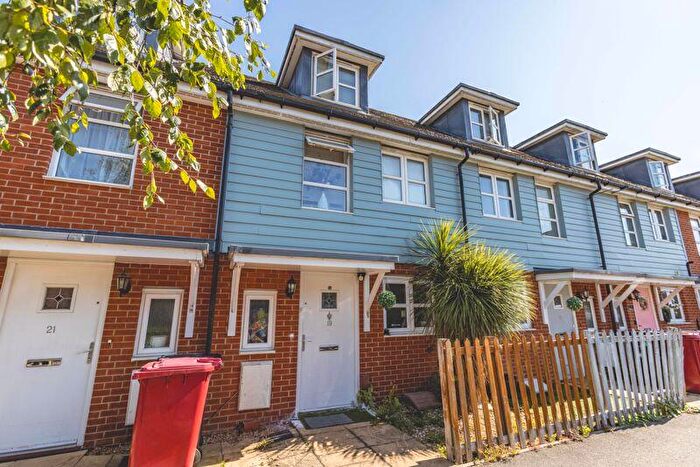 3 Bedroom Terraced House For Sale In Bantry Road, Slough, SL1
