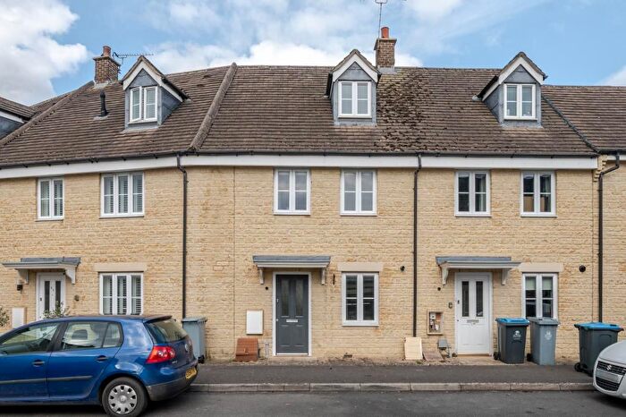 3 Bedroom Terraced House To Rent In Saffron Crescent, Carterton, OX18