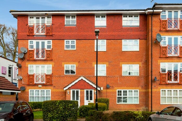 2 Bedroom Flat To Rent In Woodside Lane, London, N12