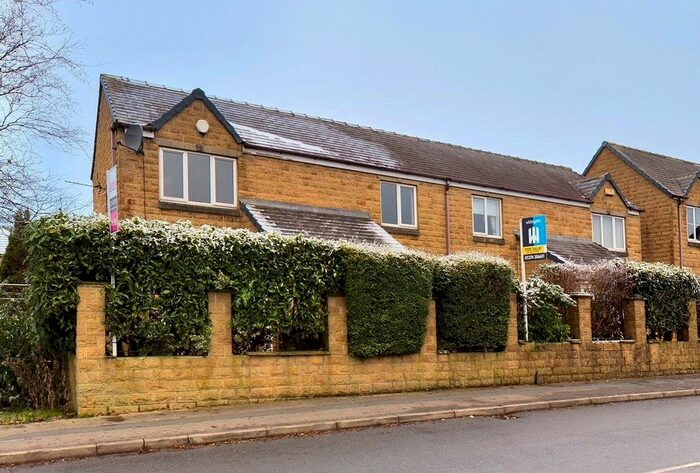 2 Bedroom Flat To Rent In Bewick Court, Bradford, West Yorkshire, BD6