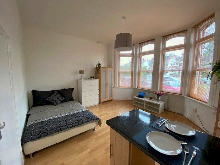 1 Bedroom Studio To Rent In Mount Avenue, Ealing, W5